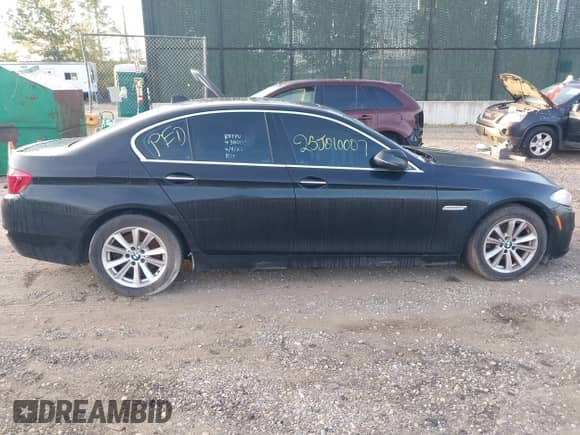 2015 BMW 5 Series 528i xDrive z VIN WBA5A7C51FD627226, wystawiony jako IAAI lot #43389818 z przebiegiem Nie podano mil oraz . Historia ofert i sprzedaży dostępna na DreamBid. Obrazek 12.
