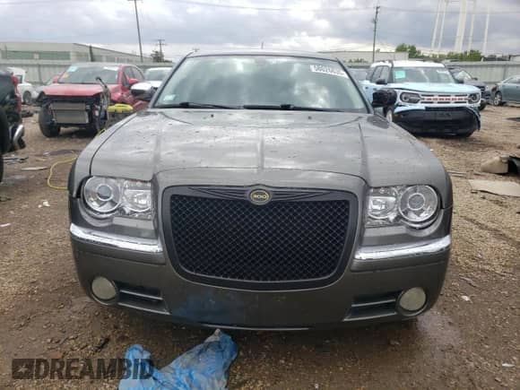 2008 Chrysler 300 C Hemi с VIN 2C3LA63H08H209927, выставлен на аукционе Copart как лот 58026635 с пробегом 169 522 миль миль и Списание • Salvage title. История ставок и продаж доступна на DreamBid. Изображение 5.