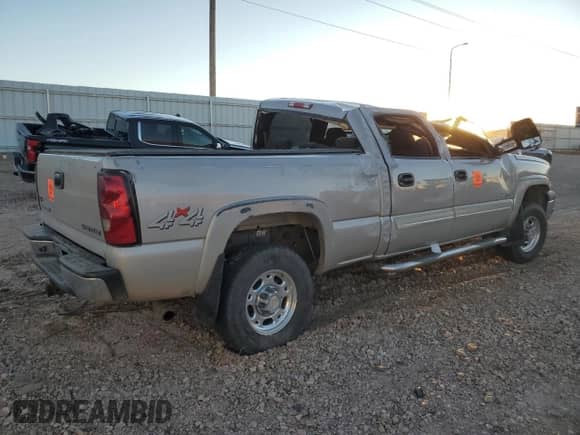 2004 Chevrolet Silverado 2500 LS с VIN 1GCGK23U34F126892, выставлен на аукционе Copart как лот 81576984 с пробегом Не указан миль и Чистый • Clean title. История ставок и продаж доступна на DreamBid. Изображение 3.