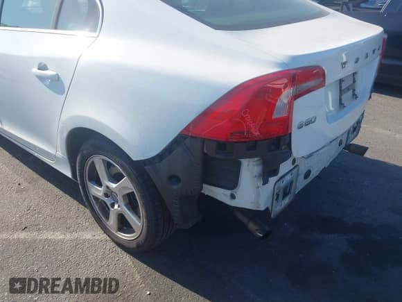 2012 Volvo S60 T5 с VIN YV1622FSXC2081732, выставлен на аукционе IAAI как лот 43127850 с пробегом 152 186 миль миль и . История ставок и продаж доступна на DreamBid. Изображение 12.