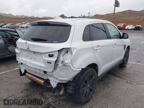 2023 Mitsubishi Outlander ES z VIN JA4ARUAU9PU014995, wystawiony jako IAAI lot #41550250 z przebiegiem 34 388 mil mil oraz . Historia ofert i sprzedaży dostępna na DreamBid. Obrazek 4.