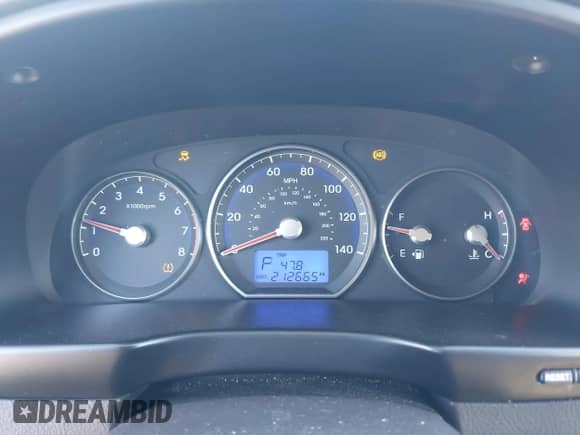 2010 Hyundai Santa Fe GLS z VIN 5NMSG3AB9AH411551, wystawiony jako IAAI lot #43476897 z przebiegiem 212 665 mil mil oraz . Historia ofert i sprzedaży dostępna na DreamBid. Obrazek 7.