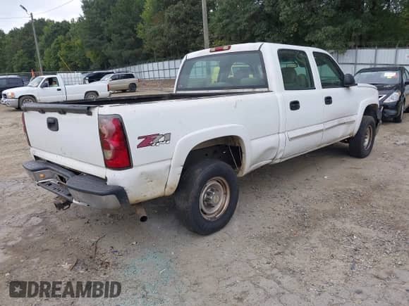 2004 Chevrolet Silverado 2500 LS with VIN 1GCGK23U14F231947, listed as a IAAI auction lot 43333020 with 340,259 mi miles and . Bid and sale history available at DreamBid. Image 4.