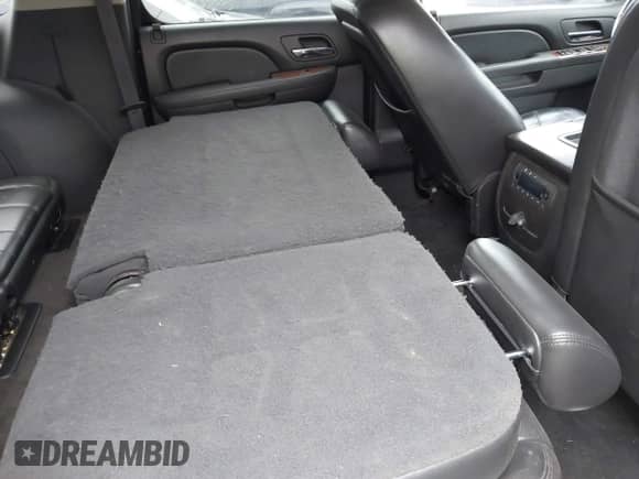2010 Chevrolet Suburban LT with VIN 1GNUKJE36AR217223, listed as a IAAI auction lot 42383183 with Not provided miles and . Bid and sale history available at DreamBid. Image 8.