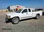 2005 Dodge Dakota SLT with VIN 1D7HE42K85S327595, listed as a Copart auction lot 64880935 with 135,771 mi miles and Salvage title. Bid and sale history available at DreamBid. Image 1.