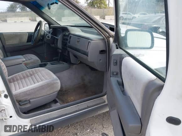 1995 Jeep Grand Cherokee Laredo with VIN 1J4GZ58Y2SC582464, listed as a IAAI auction lot 43330659 with 210,650 mi miles and . Bid and sale history available at DreamBid. Image 5.