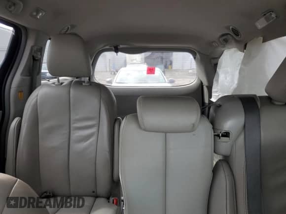 2012 Toyota Sienna XLE с VIN 5TDYK3DC3CS264575, выставлен на аукционе Copart как лот 82296885 с пробегом 131 577 миль миль и Списание • Salvage title. История ставок и продаж доступна на DreamBid. Изображение 10.