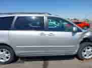 2004 Toyota Sienna XLE z VIN 5TDBA22C04S002570, wystawiony jako IAAI lot #42288609 z przebiegiem 234 932 mil mil oraz . Historia ofert i sprzedaży dostępna na DreamBid. Obrazek 14.