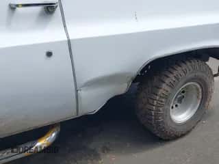 1988 Chevrolet Blazer z VIN 1GNEV18K6JF164622, wystawiony jako IAAI lot #42123940 z przebiegiem 40 847 mil mil oraz . Historia ofert i sprzedaży dostępna na DreamBid. Obrazek 6.