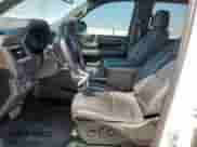 2021 Chevrolet Tahoe LT z VIN 1GNSCNKD6MR241096, wystawiony jako Copart lot #84277135 z przebiegiem 120 751 mil mil oraz Szkoda całkowita • Salvage title. Historia ofert i sprzedaży dostępna na DreamBid. Obrazek 7.