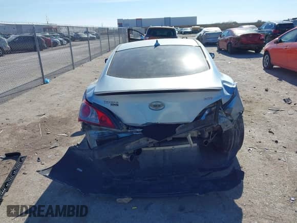 2010 Hyundai Genesis Coupe Premium z VIN KMHHT6KD1AU040560, wystawiony jako IAAI lot #41360956 z przebiegiem 118 738 mil mil oraz . Historia ofert i sprzedaży dostępna na DreamBid. Obrazek 16.
