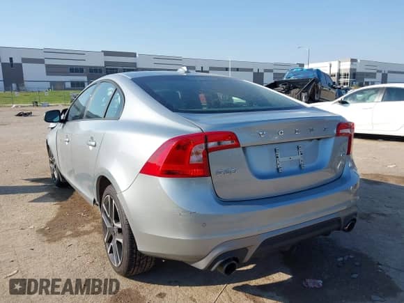 2017 Volvo S60 Dynamic с VIN YV126MFL9H2425498, выставлен на аукционе IAAI как лот 43376955 с пробегом Не указан миль и . История ставок и продаж доступна на DreamBid. Изображение 3.