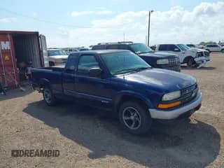 2003 Chevrolet S-10 LS с VIN 1GCCS19H438281280, выставлен на аукционе IAAI как лот 43423553 с пробегом 142 375 миль миль и . История ставок и продаж доступна на DreamBid. Изображение 1.