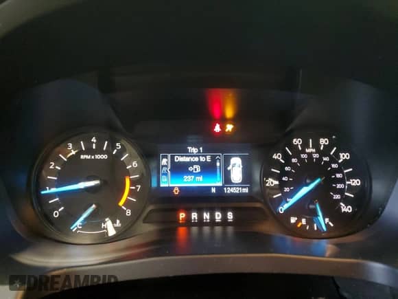 2018 Ford Explorer z VIN 1FM5K8B84JGB25458, wystawiony jako Copart lot #89856305 z przebiegiem 124 521 mil mil oraz Czysty tytuł • Clean title. Historia ofert i sprzedaży dostępna na DreamBid. Obrazek 9.