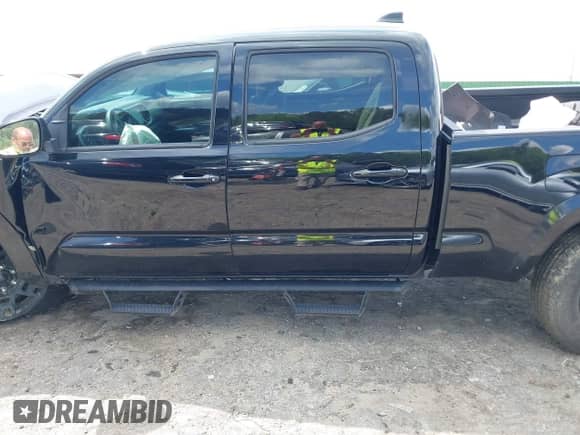 2021 Toyota Tacoma SR5 z VIN 5TFDZ5BN2MX064938, wystawiony jako IAAI lot #42013109 z przebiegiem 40 620 mil mil oraz . Historia ofert i sprzedaży dostępna na DreamBid. Obrazek 14.