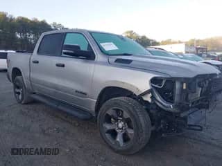 2024 Ram 1500 Big Horn z VIN 1C6SRFFT4RN152664, wystawiony jako IAAI lot #41376365 z przebiegiem 17 504 mil mil oraz . Historia ofert i sprzedaży dostępna na DreamBid. Obrazek 1.