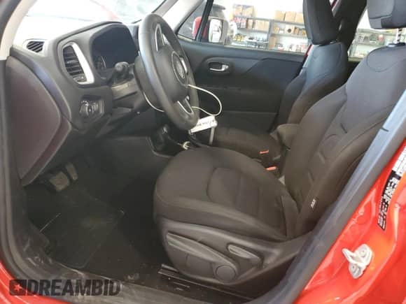 2018 Jeep Renegade Latitude with VIN ZACCJABB9JPJ63804, listed as a Copart auction lot 82304035 with 26,042 mi miles and Salvage title. Bid and sale history available at DreamBid. Image 7.