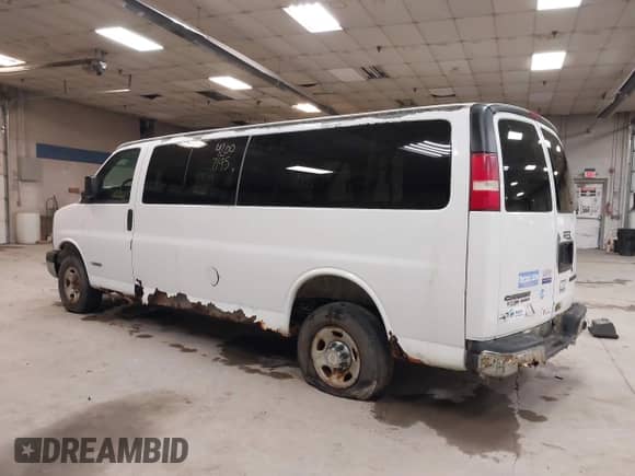 2004 Chevrolet Express Passenger with VIN 1GAHG39U641233542, listed as a IAAI auction lot 42007195 with 241,963 mi miles and . Bid and sale history available at DreamBid. Image 3.