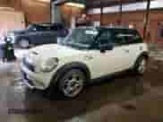 2009 MINI Hardtop S с VIN WMWMF73509TW83066, выставлен на аукционе Copart как лот 58603205 с пробегом 113 242 миль миль и Списание • Salvage title. История ставок и продаж доступна на DreamBid. Изображение 1.