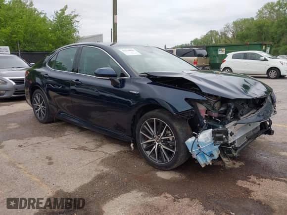 2021 Toyota Camry Hybrid XLE with VIN 4T1F31AK8MU563752, listed as a IAAI auction lot 42134620 with 19,484 mi miles and . Bid and sale history available at DreamBid. Image 1.