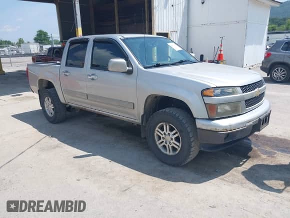 2010 Chevrolet Colorado 1LT z VIN 1GCJTCDE4A8135830, wystawiony jako IAAI lot #42827365 z przebiegiem 159 049 mil mil oraz . Historia ofert i sprzedaży dostępna na DreamBid. Obrazek 1.