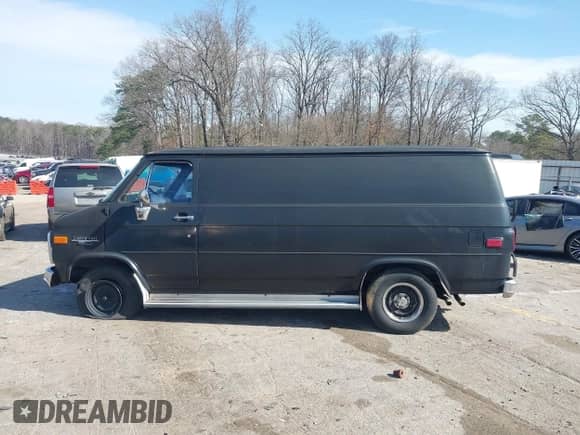 1985 Chevrolet Chevy Van z VIN 1GCEG25H6F7208590, wystawiony jako IAAI lot #41742731 z przebiegiem 34 184 mil mil oraz . Historia ofert i sprzedaży dostępna na DreamBid. Obrazek 14.