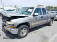 2000 Chevrolet Silverado 2500 LS z VIN 1GCFC29U8YZ144325, wystawiony jako IAAI lot #42044006 z przebiegiem 207 522 mil mil oraz . Historia ofert i sprzedaży dostępna na DreamBid. Obrazek 2.