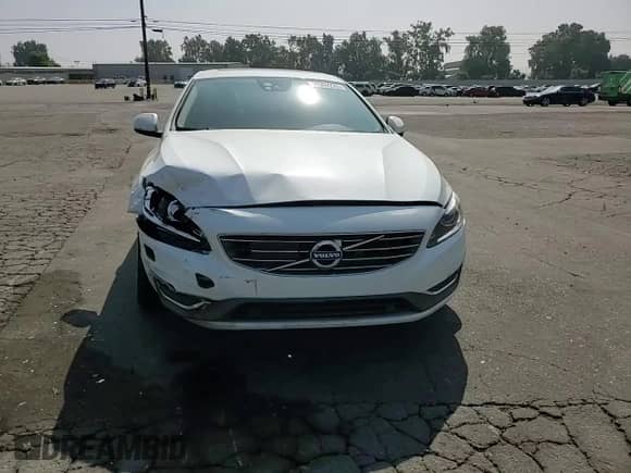 2018 Volvo S60 Inscription Platinum с VIN LYV402HMXJB162601, выставлен на аукционе Copart как лот 60302225 с пробегом 80 940 миль миль и Списание • Salvage title. История ставок и продаж доступна на DreamBid. Изображение 13.