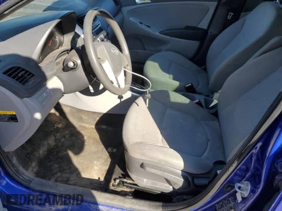 2014 Hyundai Accent GLS z VIN KMHCT4AE1EU647671, wystawiony jako Copart lot #90034745 z przebiegiem 213 953 mil mil oraz Czysty tytuł • Clean title. Historia ofert i sprzedaży dostępna na DreamBid. Obrazek 7.