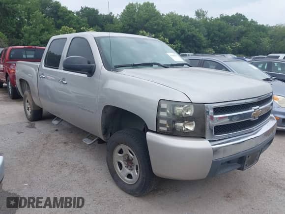 2007 Chevrolet Silverado 1500 Work Truck z VIN 2GCEC13C071556378, wystawiony jako IAAI lot #42282523 z przebiegiem 232 328 mil mil oraz . Historia ofert i sprzedaży dostępna na DreamBid. Obrazek 1.
