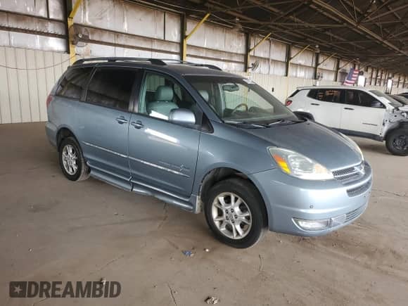 2004 Toyota Sienna XLE z VIN 5TDZA22CX4S194448, wystawiony jako Copart lot #56755535 z przebiegiem 102 504 mil mil oraz Czysty tytuł • Clean title. Historia ofert i sprzedaży dostępna na DreamBid. Obrazek 4.