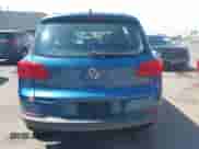 2017 Volkswagen Tiguan S с VIN WVGBV7AX7HK011930, выставлен на аукционе IAAI как лот 43126655 с пробегом 136 909 миль миль и . История ставок и продаж доступна на DreamBid. Изображение 16.