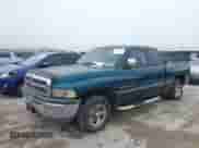 1997 Dodge 1500 z VIN 1B7HC13ZXVJ564122, wystawiony jako IAAI lot #42159728 z przebiegiem 88 665 mil mil oraz . Historia ofert i sprzedaży dostępna na DreamBid. Obrazek 2.