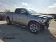 2022 Ram 1500 Lone Star z VIN 1C6RREBT5NN326086, wystawiony jako Copart lot #44331125 z przebiegiem Nie podano mil oraz Szkoda całkowita • Salvage title. Historia ofert i sprzedaży dostępna na DreamBid. Obrazek 4.