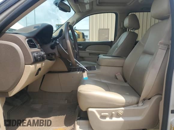 2014 Chevrolet Suburban LTZ с VIN 1GNSKKE75ER128006, выставлен на аукционе Copart как лот 64720805 с пробегом 190 686 миль миль и Списание • Salvage title. История ставок и продаж доступна на DreamBid. Изображение 7.