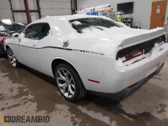 2015 Dodge Challenger SXT Plus z VIN 2C3CDZBG7FH733302, wystawiony jako IAAI lot #41571465 z przebiegiem 52 122 mil mil oraz . Historia ofert i sprzedaży dostępna na DreamBid. Obrazek 3.