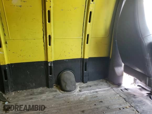 2021 Chevrolet Express Cargo с VIN 1GCWGAFP2M1209756, выставлен на аукционе Copart как лот 57520515 с пробегом 118 304 миль миль и Списание • Salvage title. История ставок и продаж доступна на DreamBid. Изображение 11.