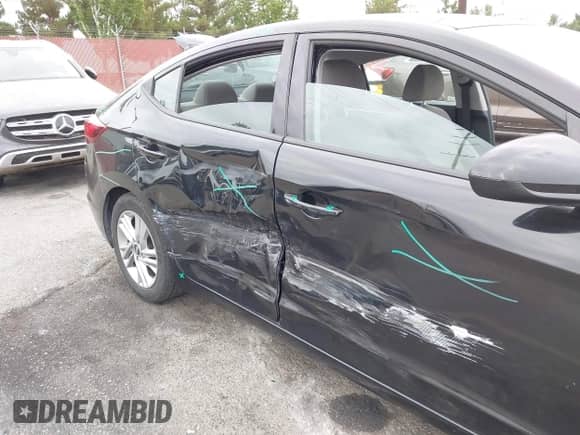 2020 Hyundai Elantra SEL z VIN 5NPD84LF7LH571476, wystawiony jako IAAI lot #43203656 z przebiegiem 81 832 mil mil oraz . Historia ofert i sprzedaży dostępna na DreamBid. Obrazek 6.