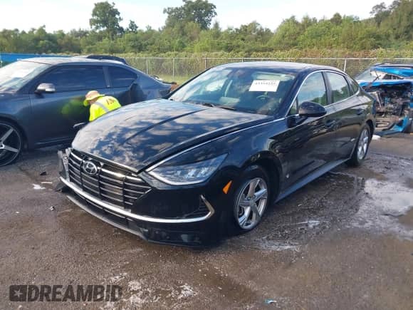 2022 Hyundai Sonata SE with VIN 5NPEG4JA0NH142536, listed as a IAAI auction lot 43354225 with 38,512 mi miles and . Bid and sale history available at DreamBid. Image 2.