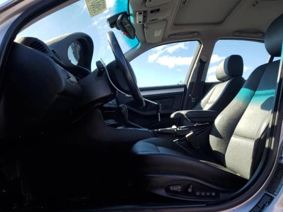 2005 BMW 3 Series 330xi with VIN WBAEW53405PN38032, listed as a Copart auction lot 89687445 with 141,864 mi miles and Clean title. Bid and sale history available at DreamBid. Image 7.