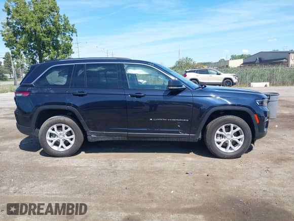 2023 Jeep Grand Cherokee Limited z VIN 1C4RJHBG7P8847008, wystawiony jako IAAI lot #43084407 z przebiegiem 28 019 mil mil oraz . Historia ofert i sprzedaży dostępna na DreamBid. Obrazek 13.