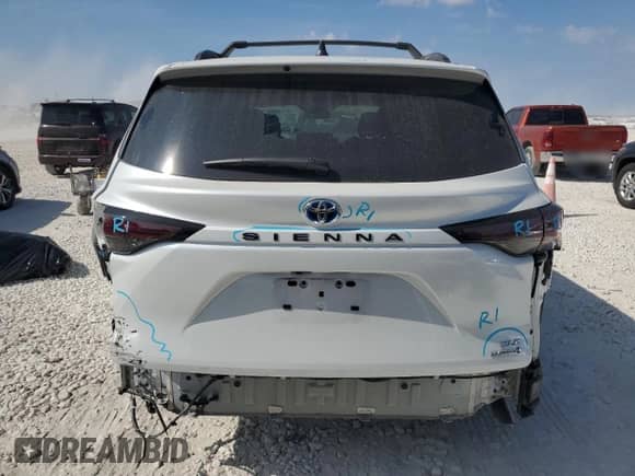 2024 Toyota Sienna XLE z VIN 5TDYRKEC1RS219079, wystawiony jako Copart lot #86458085 z przebiegiem 14 907 mil mil oraz Szkoda całkowita • Salvage title. Historia ofert i sprzedaży dostępna na DreamBid. Obrazek 6.