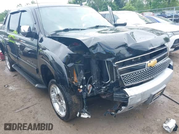 2010 Chevrolet Avalanche LT with VIN 3GNVKFE0XAG273236, listed as a IAAI auction lot 42541653 with 181,125 mi miles and . Bid and sale history available at DreamBid. Image 6.