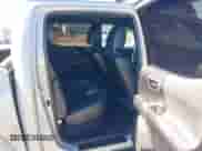 2019 Toyota Tacoma SR z VIN 5TFCZ5AN8KX193437, wystawiony jako IAAI lot #43278180 z przebiegiem 70 048 mil mil oraz . Historia ofert i sprzedaży dostępna na DreamBid. Obrazek 8.