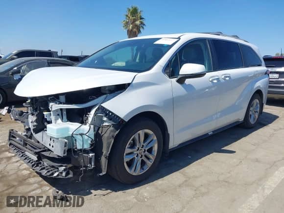 2024 Toyota Sienna Limited с VIN 5TDZRKEC2RS218205, выставлен на аукционе IAAI как лот 43354661 с пробегом 27 974 миль миль и . История ставок и продаж доступна на DreamBid. Изображение 2.