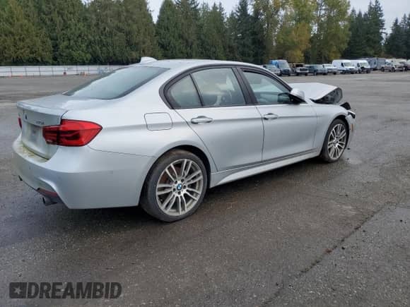 2016 BMW 3 Series 340i xDrive с VIN WBA8B7C57GK703832, выставлен на аукционе Copart как лот 82529115 с пробегом Не указан миль и Чистый • Clean title. История ставок и продаж доступна на DreamBid. Изображение 3.