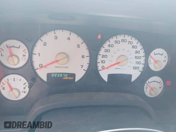 2004 Dodge 1500 ST z VIN 1D7HA16K34J100758, wystawiony jako IAAI lot #43076249 z przebiegiem 223 870 mil mil oraz . Historia ofert i sprzedaży dostępna na DreamBid. Obrazek 7.