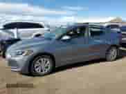 2018 Hyundai Elantra SE z VIN KMHD74LF5JU668225, wystawiony jako Copart lot #57252815 z przebiegiem 61 890 mil mil oraz Czysty tytuł • Clean title. Historia ofert i sprzedaży dostępna na DreamBid. Obrazek 1.