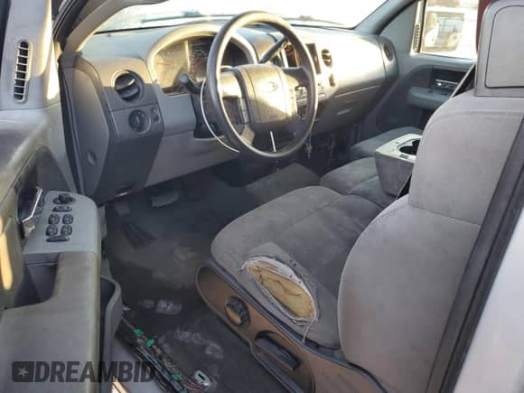 2006 Ford F-150 STX с VIN 1FTRX12W96NB49173, выставлен на аукционе Copart как лот 87278115 с пробегом 231 896 миль миль и На запчасти • Non repairable. История ставок и продаж доступна на DreamBid. Изображение 8.