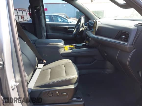 2025 Chevrolet Tahoe LT z VIN 1GNS5NRD9SR155150, wystawiony jako IAAI lot #43167943 z przebiegiem Nie podano mil oraz . Historia ofert i sprzedaży dostępna na DreamBid. Obrazek 5.